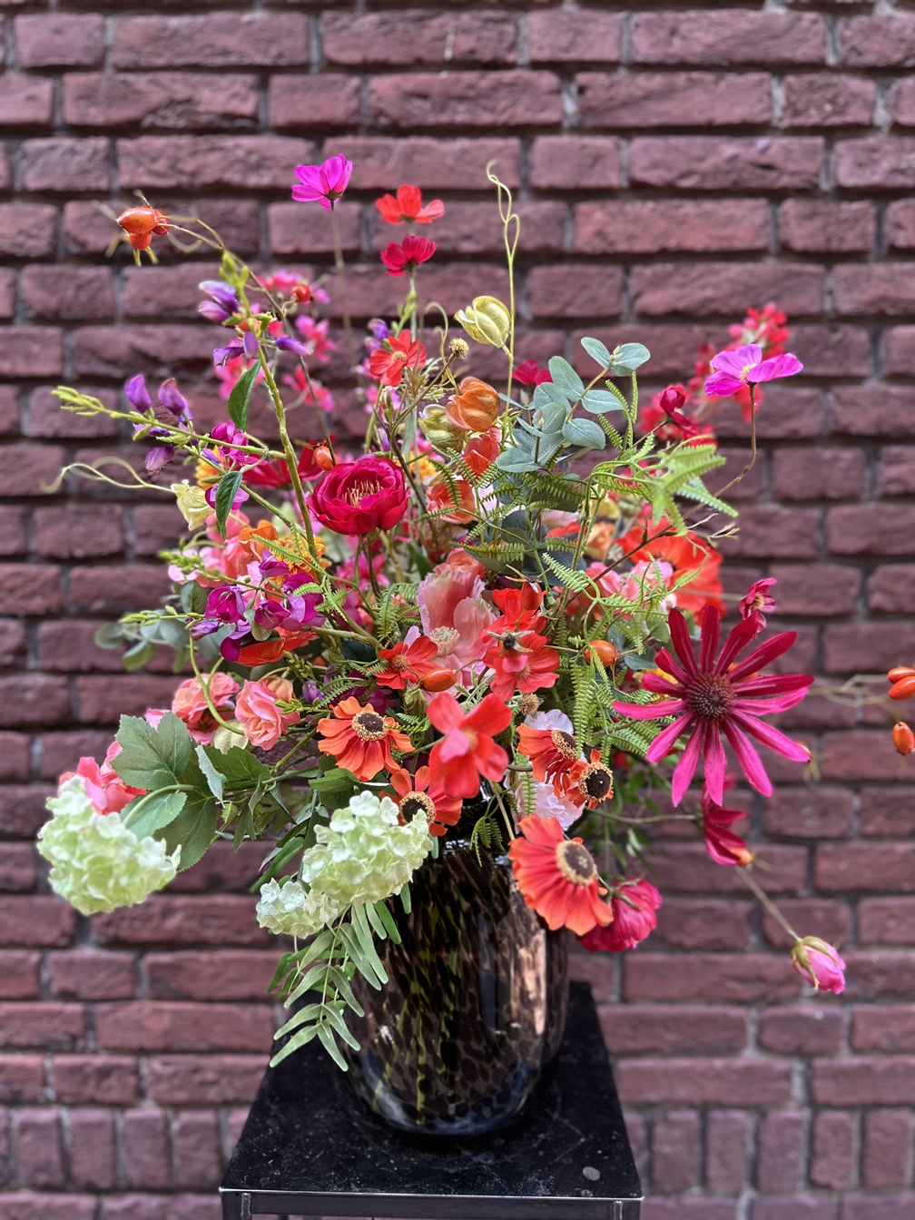 Zijdenarrangement cheetah roze-oranje